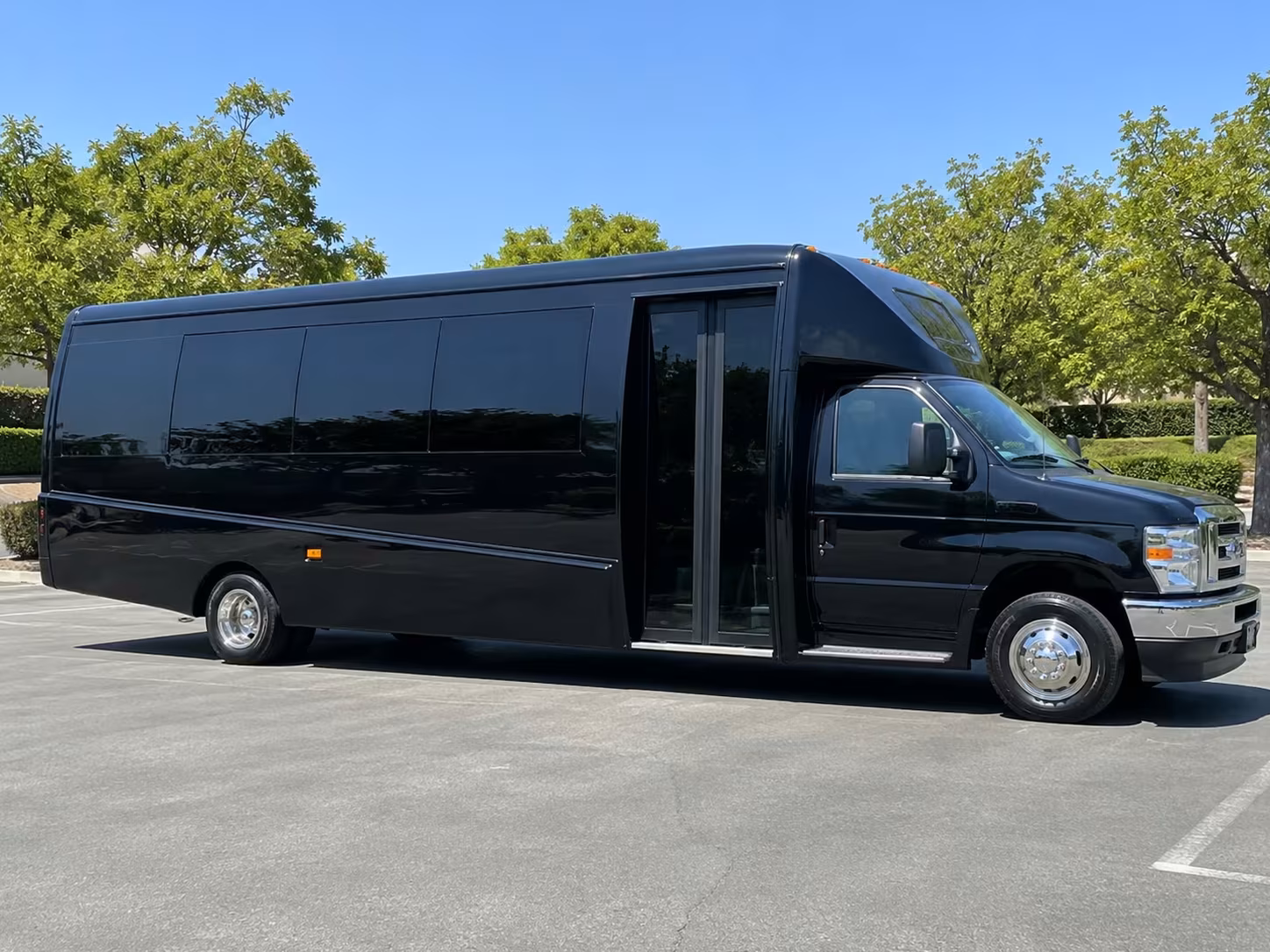 golf tournament minibus rentals in indio and la quinta